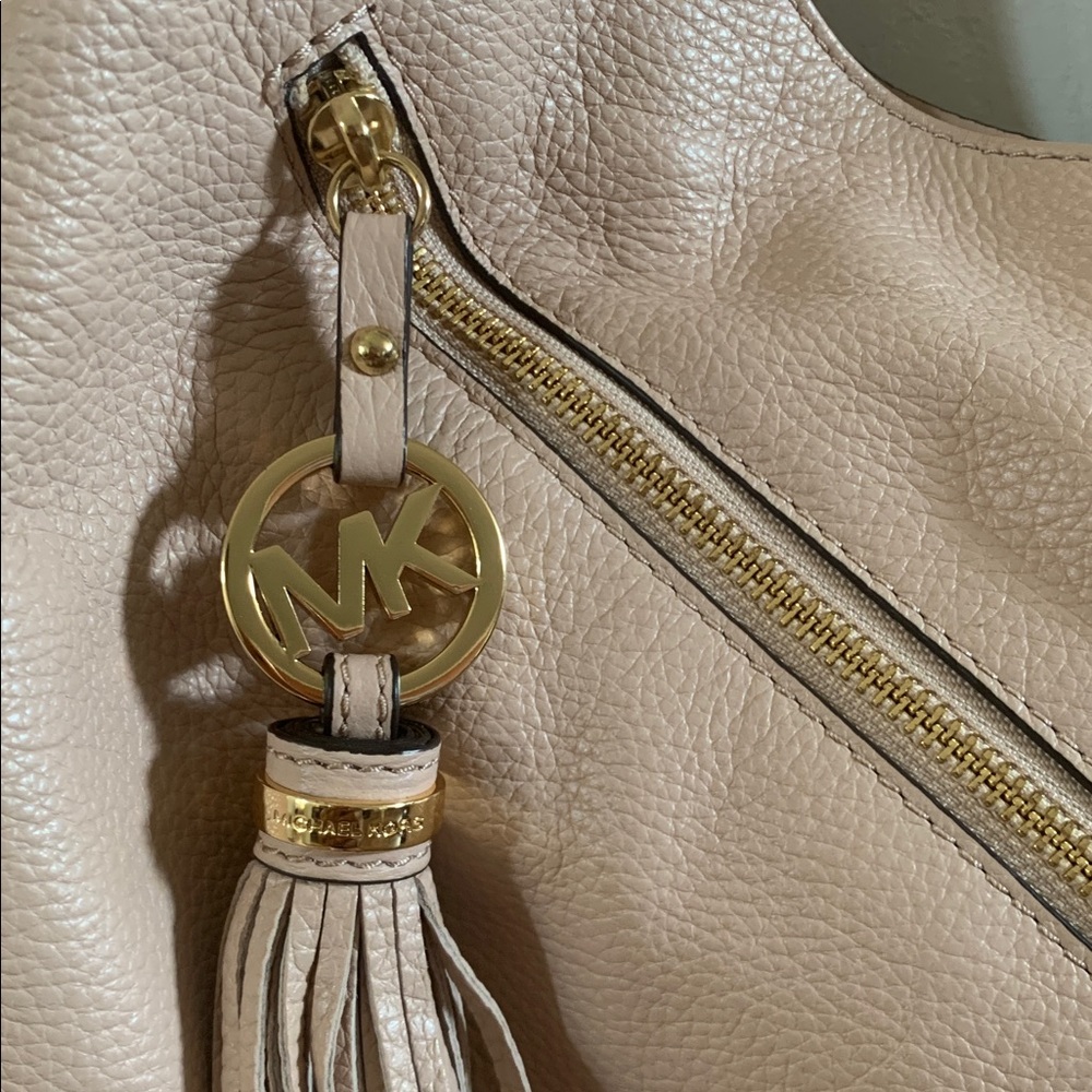 Michael Kors Leather Blush Hobo Bag with Dustbag. - Picture 2 of 15